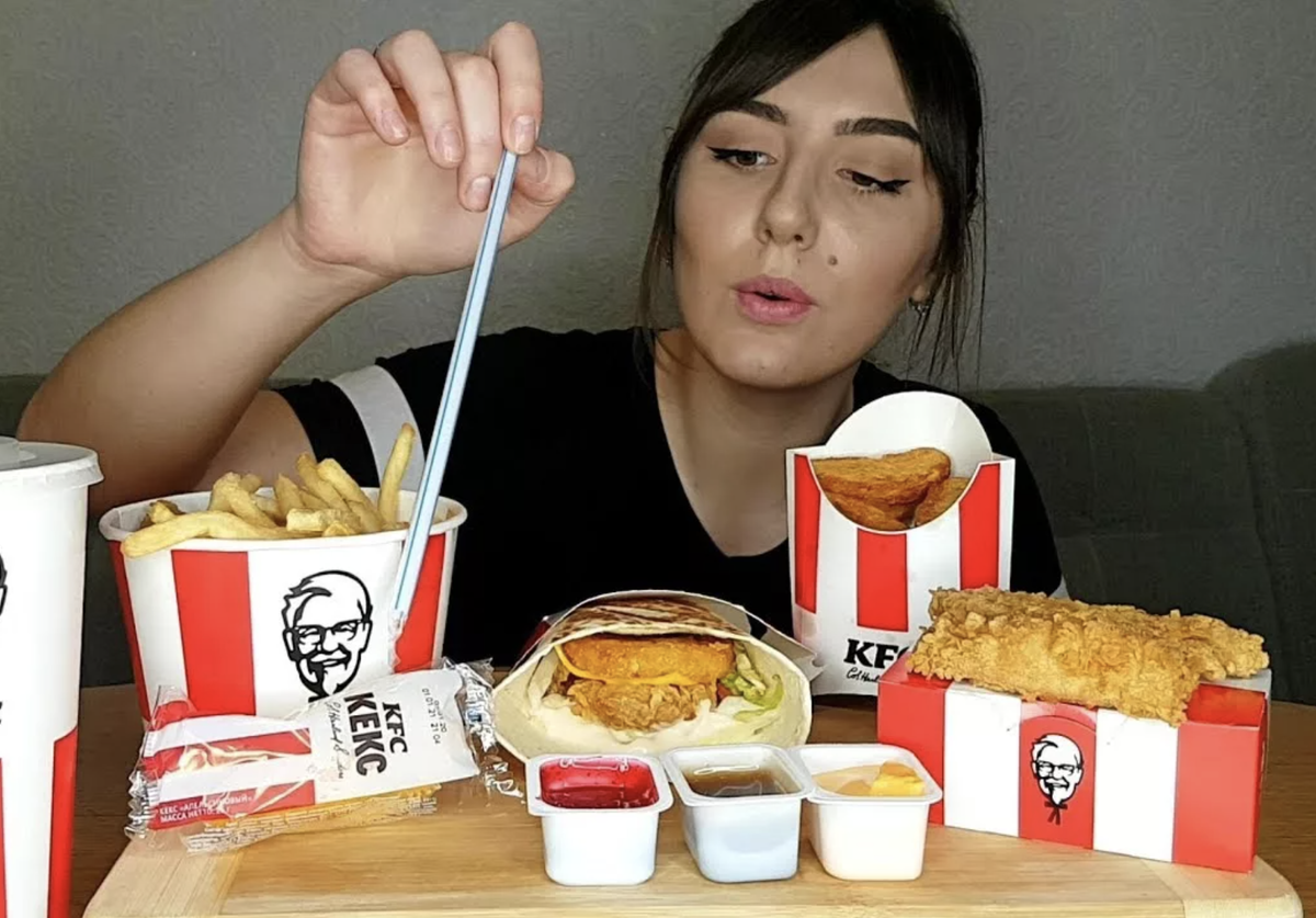 Девушка из KFC раскрыла сколько зарабатывает за 1 месяц. | Шёпот звезд |  Ева Старостина | Дзен