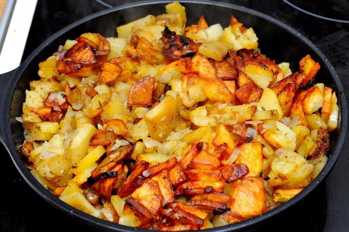 У опытных кулинаров жареная картошка всегда получается румяной и хрустящей.