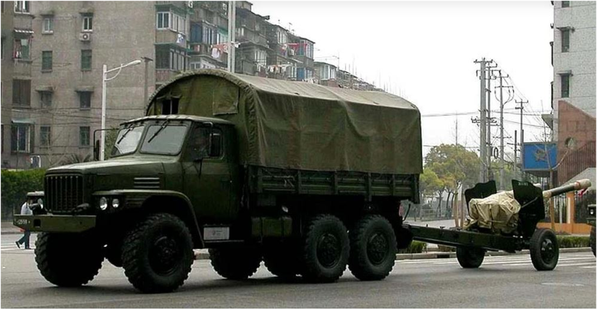 Грузовик «Dongfeng» eq240. Военный грузовик Дунфэн EQ. Dongfeng военный грузовик. Dongfeng eq2081.