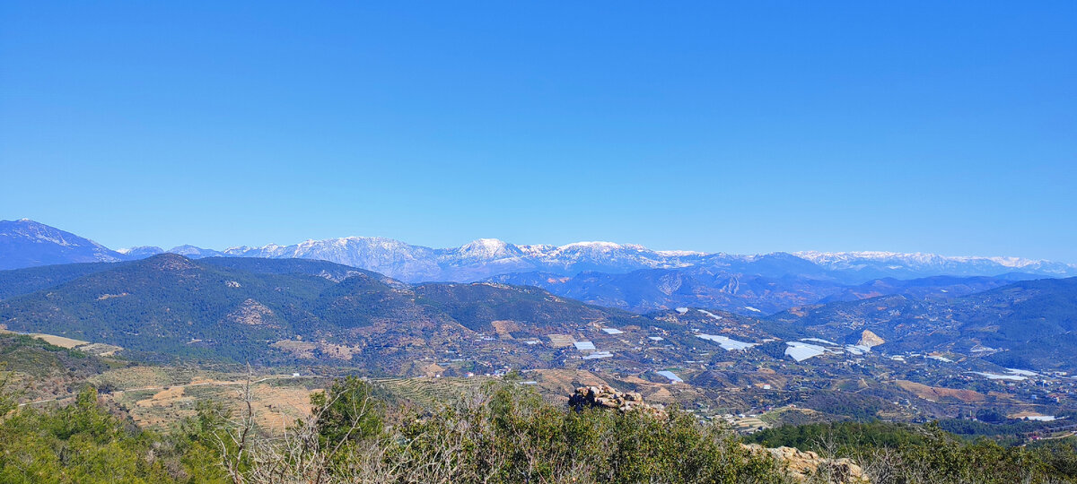 Вид на снежные вершины с самой высокой точки Сиедры