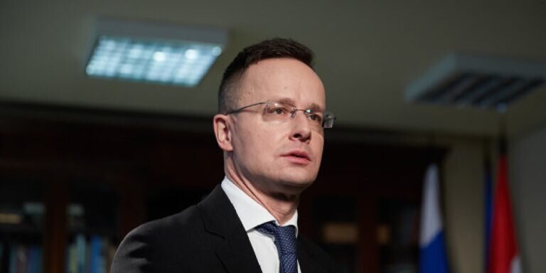 Фото: РБК (https://s0.rbk.ru/v6_top_pics/resized/590xH/media/img/7/85/756114244382857.jpg)