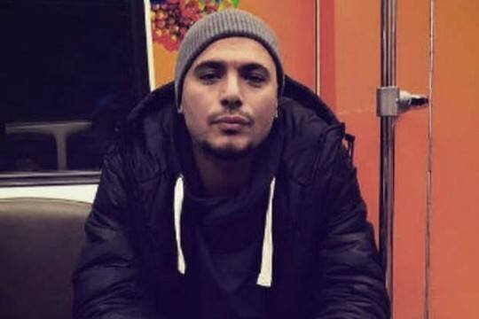    Представитель попавшего под обстрел в ДНР рэпера Птахи заявил, что артист до сих пор не вышел на связь