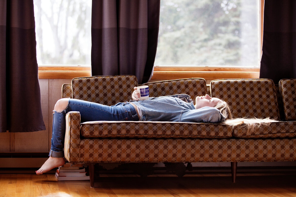 Для сравнения: если в течение месяца в будни вы сможете выкроить по 3—4 часа на дополнительный отдых несколько раз, то суммарно это будет словно целый рабочий день. Главное, в это время — полностью переключать внимание на себя, свое тело и состояние души.