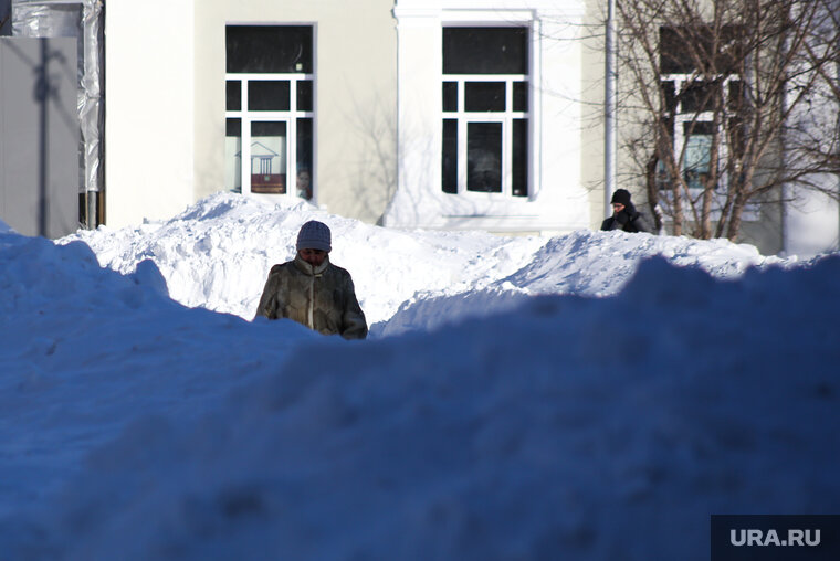    ОНФ нашел места в ХМАО, где снег не чистили больше месяца