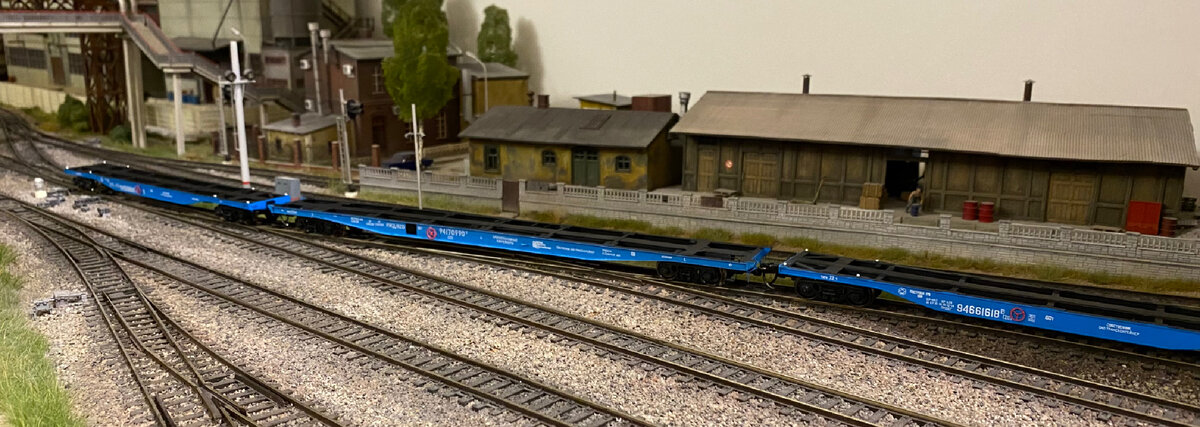 Platform 23. Platform 23. Platform 23. Контейнерный поезд. 23-469-07 платформа фитинговая.