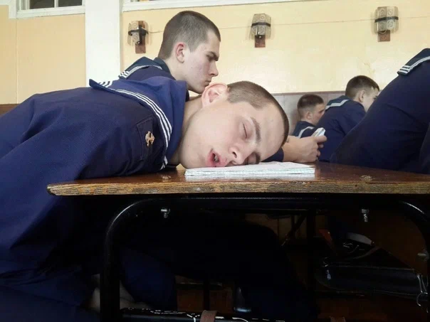 Только сон приблизит нас к увольнению в запас.