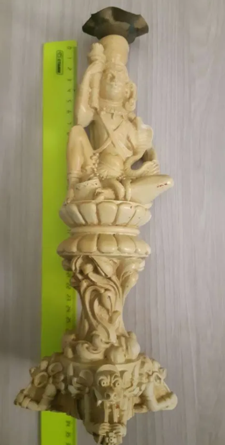 Подсвечник. Был продан за 2500 руб.  