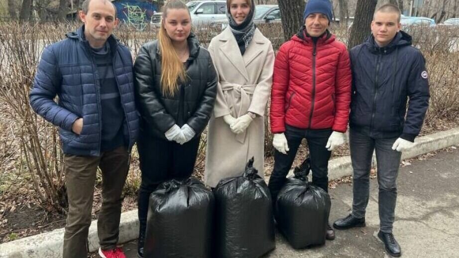     Сотрудники министерства лесного хозяйства и лесопереработки Хабаровского края приняли участие в традиционном весеннем краевом субботнике.