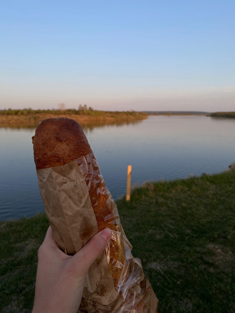 Очень вкусный чесночный хлеб))