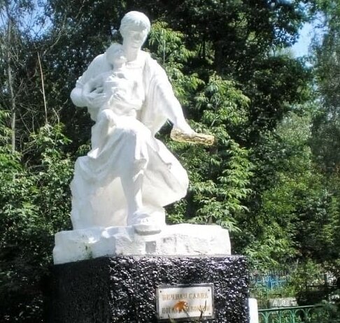 Памятник на братской могиле лётчиков