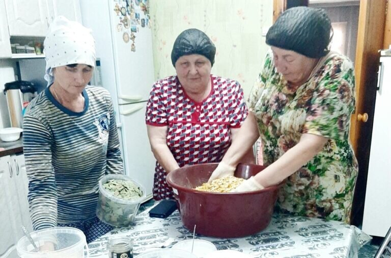    Жительницы Бугурусланского района готовят сухие каши бойцам в зону спецоперации Кристина Просвиркина