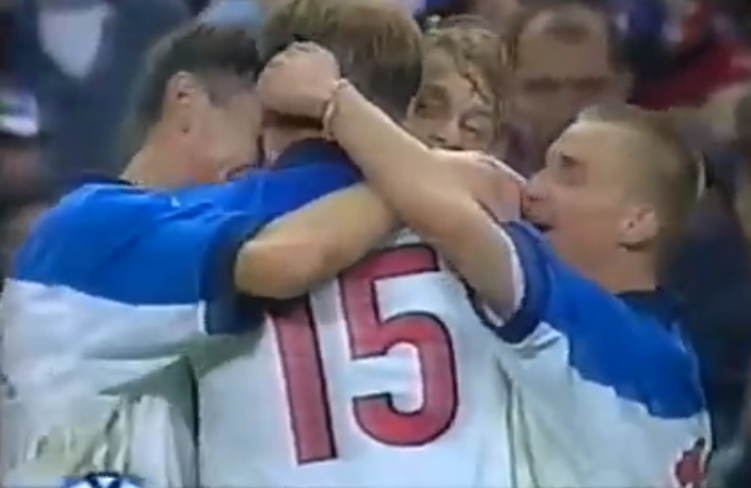 Всхе приветствую!  24 года назад сборная России по футболу сыграла пожалуй один из выдающихся матчей в своей истории. Речь о матче против сборной Франции в рамках отборочного турнира на Евро-2000.