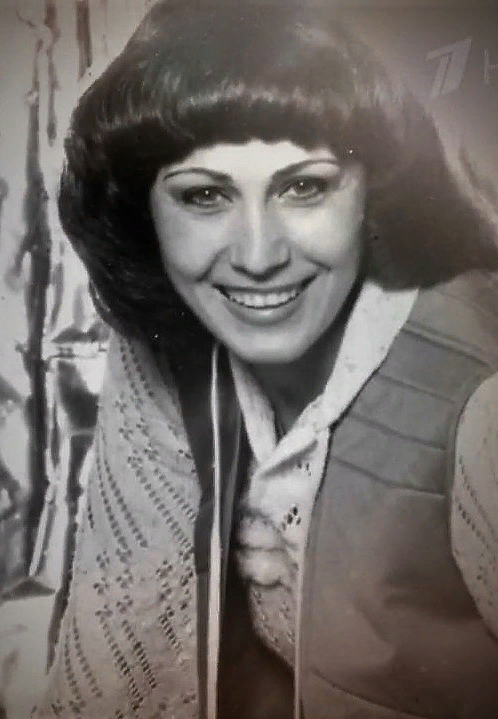 В молодости. 