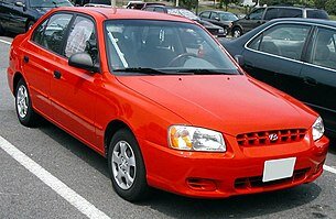 Hyundai Accent LCОбщие данныеПроизводительHyundai Motor CompanyГоды производства1999—2012Двигатель1.3 л. 86 л. с. 12V
1,5 л 90 л. с. 12V
1,5 л 86 л. с. CRDi
1.5 л 102 л. с. 16V
1,6 л 106 л. с. 16VТрансмиссия5-ст МКПП
4-ст АКППМассогабаритные характеристикиДлина4200 мм (хетчбэк)
4235 мм (седан)
4260 мм (седан, рестайлинг 2003 г. LC2)Ширина1670 ммВысота1395 ммКолёсная база2440 ммМасса970 - 1176 кгДругая информацияГрузоподъёмность450 кг (430 кг)Объём бака45