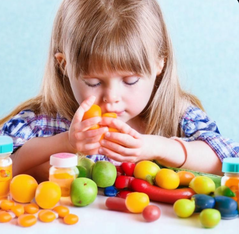 По мнению нейросети, это довольный ребенок:)