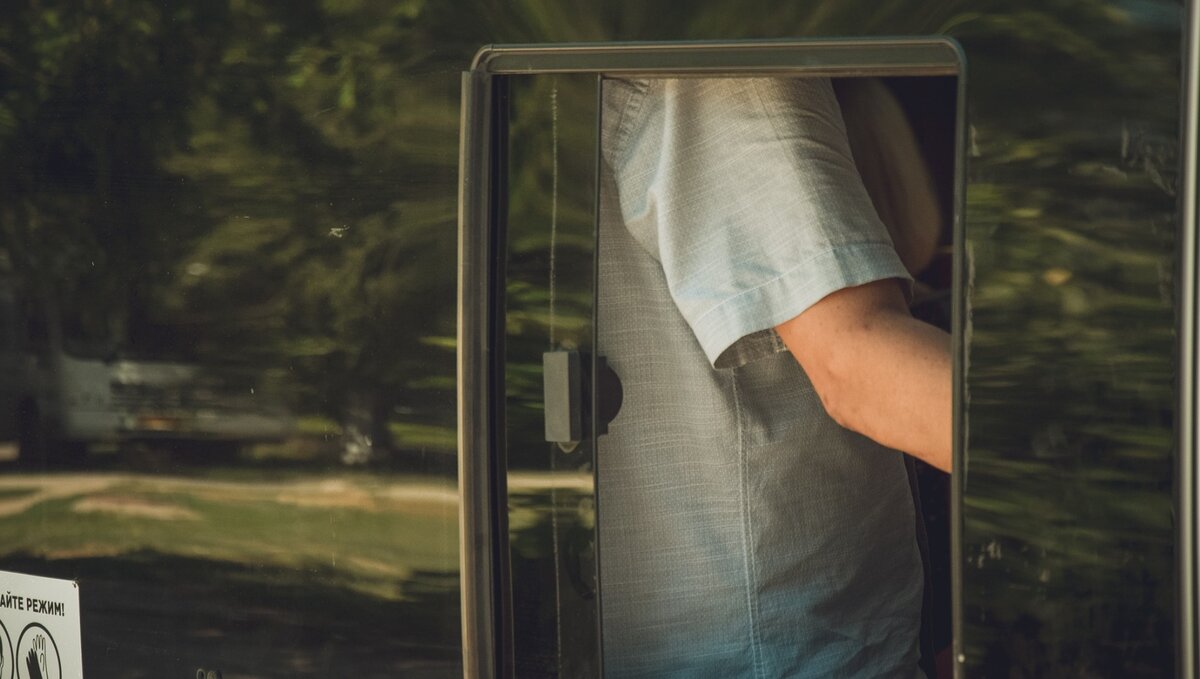     Власти Ростова рассказали горожанам, куда следует обратиться из-за неработающих кондиционеров в общественном транспорте, об этом сообщили на портале администрации.