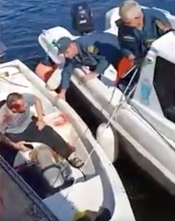    Один из мужчин, врезавшихся в гидроцикл Кадр видео из телеграм-канала