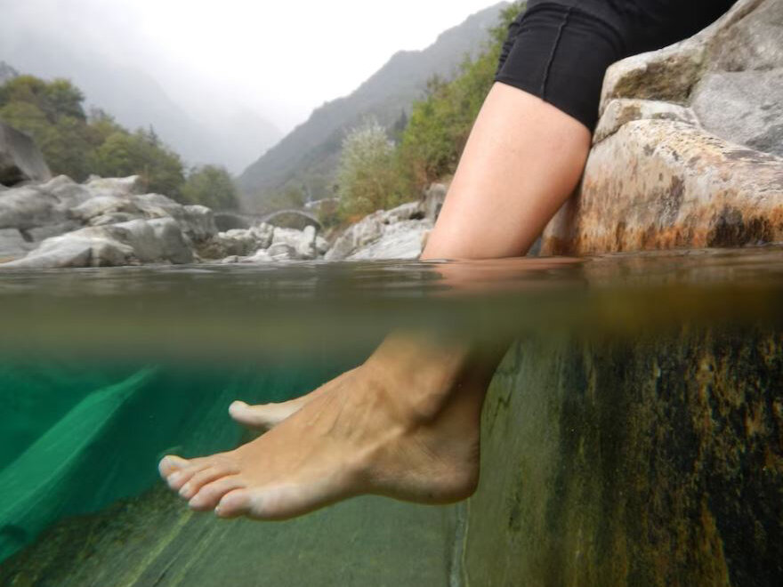 На стопах больше всего потовых желез, даже больше, чем в области подмышек