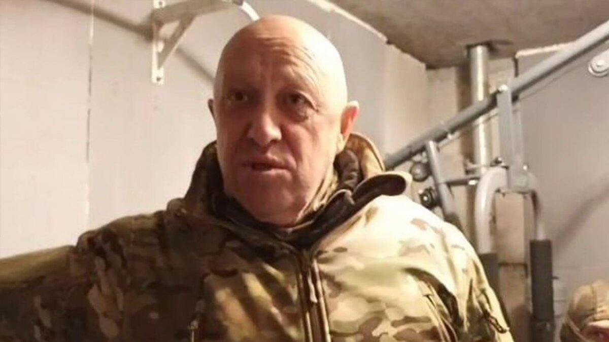     Пресс-секретарь российского президента Дмитрий Песков заявил, что у Кремля «нет ни возможности, ни желания» следить за перемещениями основателя ЧВК «Вагнер» Евгения Пригожина.