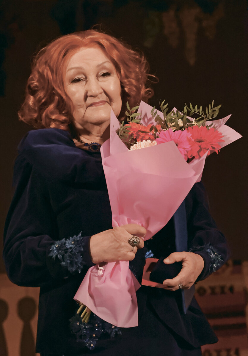 «…И шла всегда легко по жизни: наивно, просто, с добротой»*