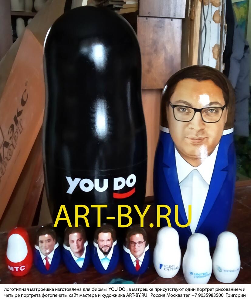 один из директоров фирмы you do увольняется на пенсию и ему руководство заказало изготовить вот такой подарок на долгую память о фирму и сослуживцах, портрет самого директора рисованием и портреты сотрудников на маленьких куколках одного размера фото печать