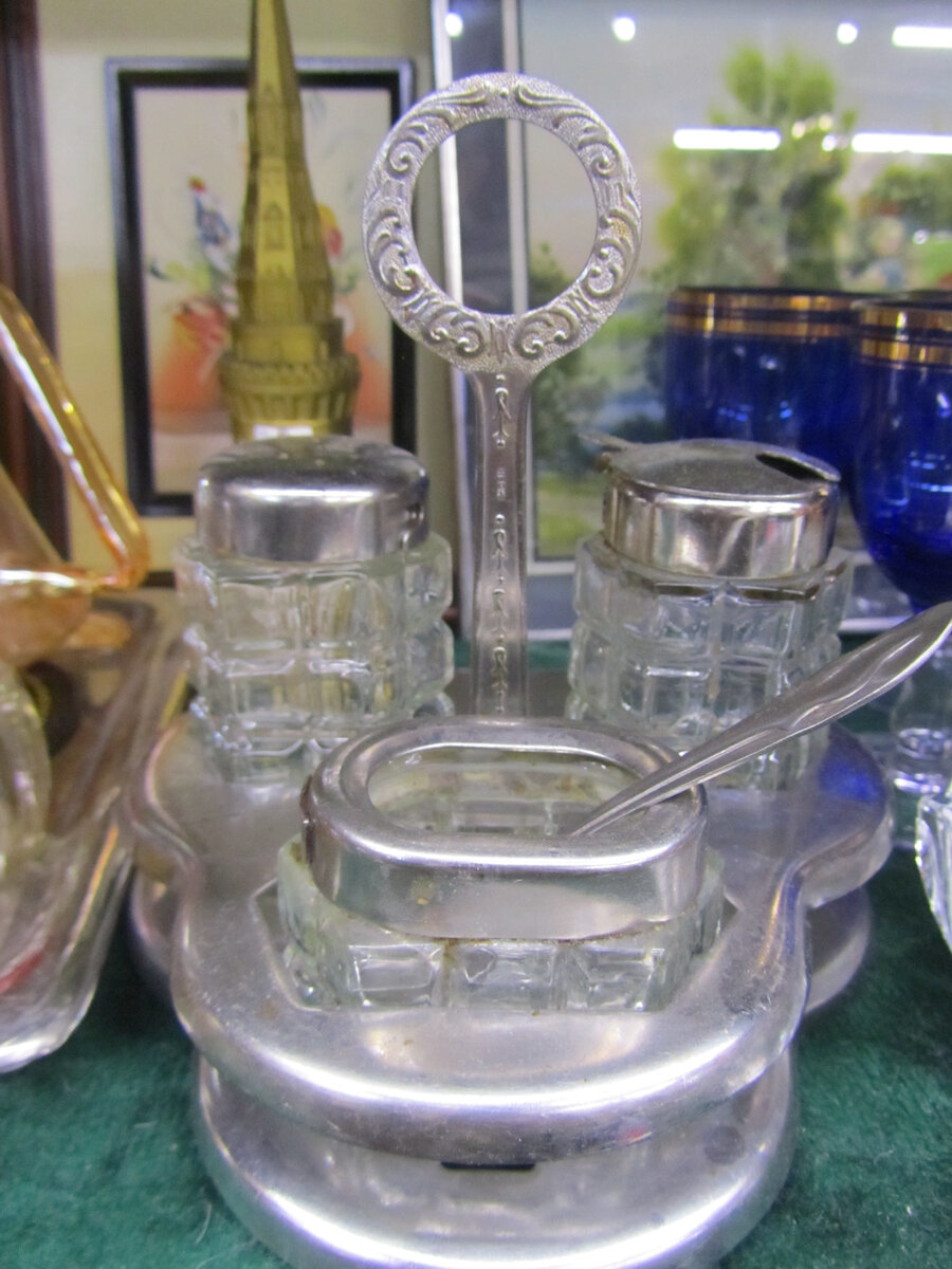 "В солонку пальцами и яйцами не лазить." Ищите свои наборы для специй ...