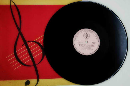 На обратной стороне этой пластинки – песня "Донбасский вальс" в исполнении Муслима Магомаева. Источник: donjetsk.com