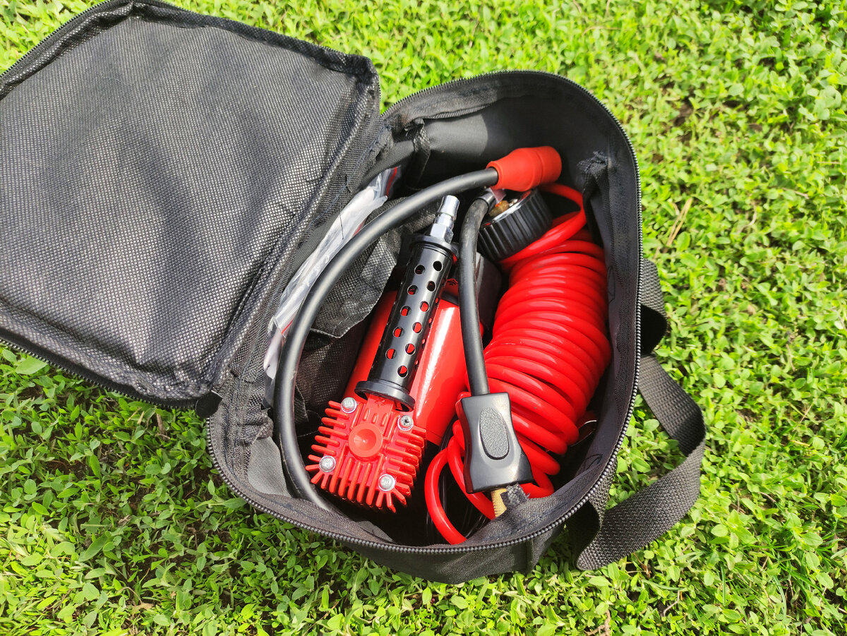 Сумка для компрессора очень вместительная