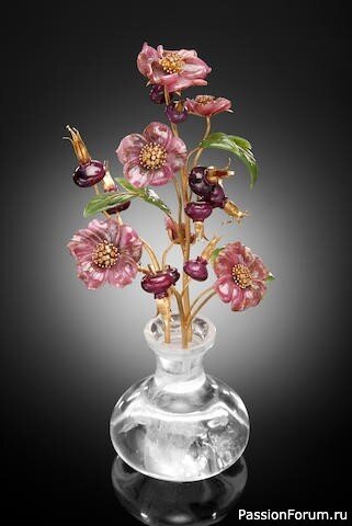 Композиция «Дикая роза Зильта» изображает ветвь шиповника с острова Зильт, самого большого острова на северо-западном побережье Германии. Реалистично вырезанные из африканского рубина, шесть цветочных головок роз  украшены 74 гранеными мандариновыми гранатами. Десять бутонов роз вырезаны из более темного рубина, привезенного из Индии, а листья вырезаны из русского нефрита. Высота 30 см