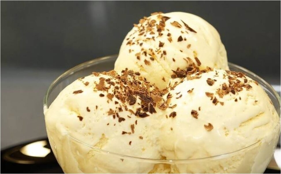 Домашнее мороженое из сгущенки. Мороженое со сгущенкой. Мороженое из сгущенного молока. Мороженое из сгущенки. Мороженое дома.