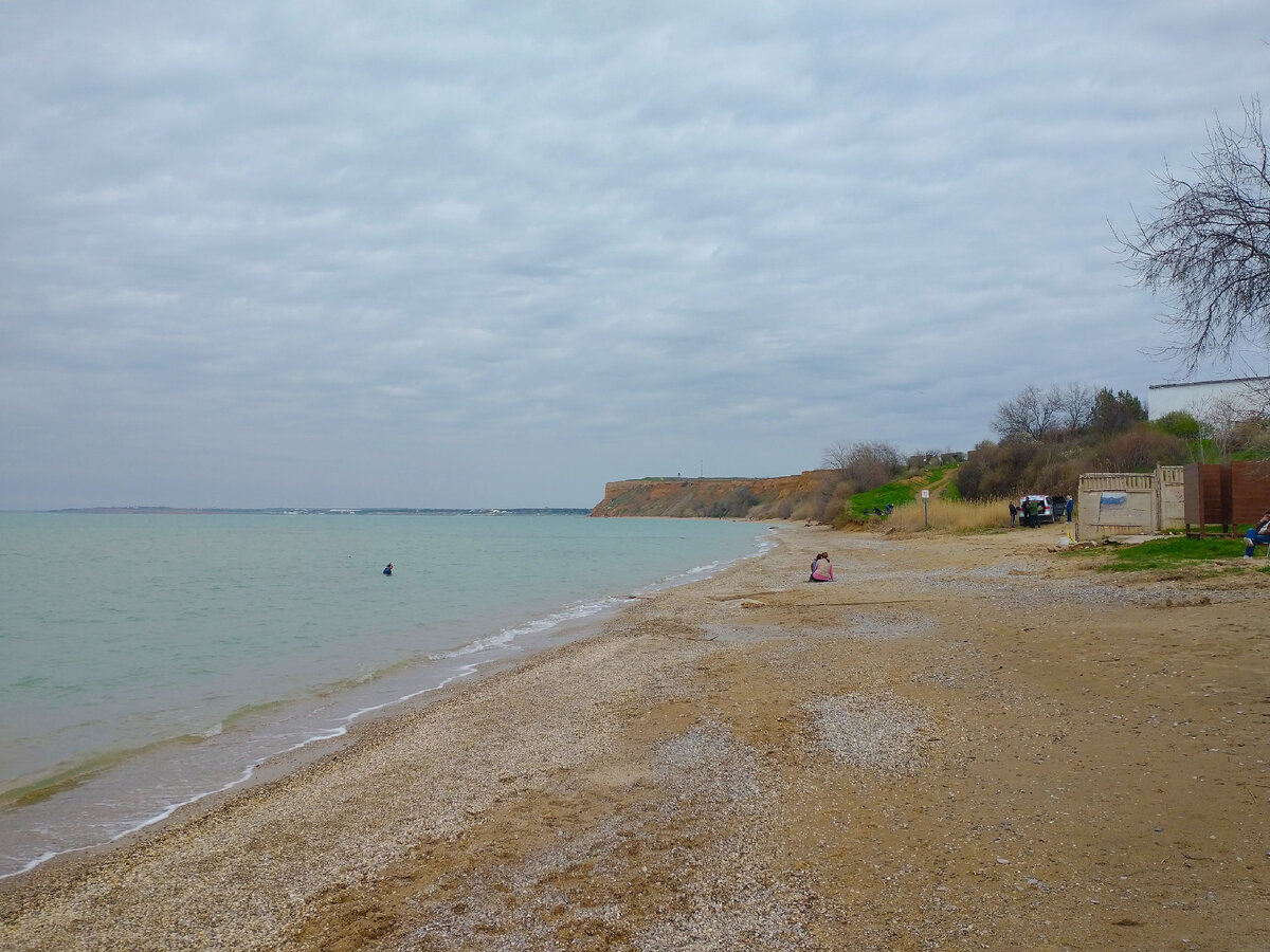 Дикий пляж в Угловом.