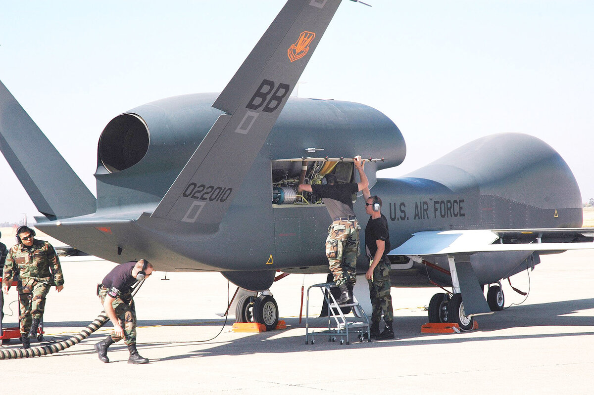 RQ-4 Global Hawk  (Wikipedia.org)