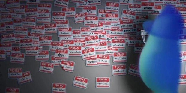  3. Джон Ратценбергер 
Джон Ратценбергер  — единственный актер озвучивания, голос которого появляется во всех мультах Pixar. В титрах «Души» его имя не появилось, так что многие фанаты предположили, что традиция нарушена. Но это не так! Голос Ратценбергер все-таки есть в картине. Ему принадлежит фраза «Мы ищем кое-что другое», которая звучит в воспоминаниях Джо.

2. Следующий фильм
Еще одна традиция, о которой Pixar никогда не забывает, — это малюсенький анонс следующего мультфильма. Теперь мы на 100% уверены, что это лента под названием «Лука».

На одном из вывешенных на улице постеров можно заметить рекламу: «Visit Portorosso» («Посетите Портофино», это город в Италии») и «Fly Luca Airlines» (Летайте авиакомпанией «Лука»).

Согласно краткому синопсису, новый мульт расскажет о незабываемом лете мальчика по имени Лука в солнечной Италии. Все сходится!

Фото №6 - 10 самых незаметных пасхалок из нового мультфильма «Душа»
1. Производственные дети
В разделе титров каждого мультика Pixar есть раздел, который называется «Производственные дети» (production babies). В нем всегда перечислены имена малышей, родившихся у членов съемочной команды фильма или мультфильма во время его создания. В этот раз титры немного переименовали в «недавних выпускников нашего семинара». Это малыши, которые нашли свои искры. Как мило!

Смотри трейлер, а потом обязательно сходи на первый мульт Pixar, посвященный жизни и смерти :)

МАТЕРИАЛЫ ПО ТЕМЕ
8 удивительных пасхалок в творчестве музыкантов
Разбираем пасхалки в трейлере к третьему сезону «Элиты»
Нерасказанная правда об «Академии Амбрелла»: все символы и пасхалки, которые ты наверняка не заметила
ТЕГИ
Pixar
Дисней
Диснейленд
Мультики
Мультфильмы
Пасхалки
