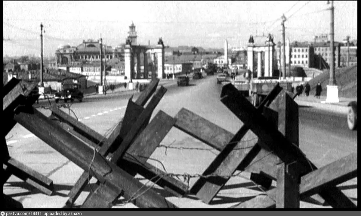 Бородинский мост, 1941 г. Источник: кинохроника.