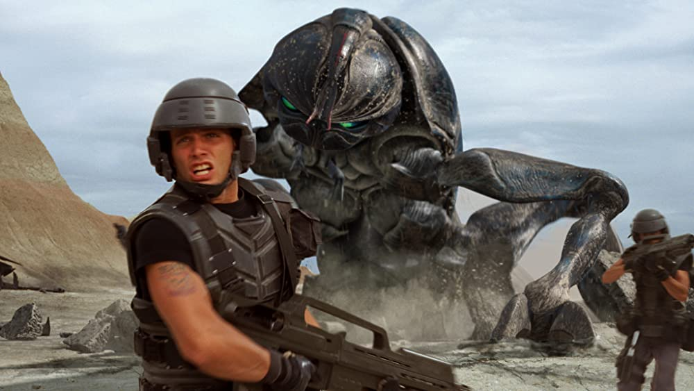 Кадр из фильма Starship Troopers. Режиссер: Пол Верховен. Оператор: Йост Вакано. Производство: Big Bug Pictures, Touchstone Pictures, TriStar Pictures. Показ в России: Ист-Вест