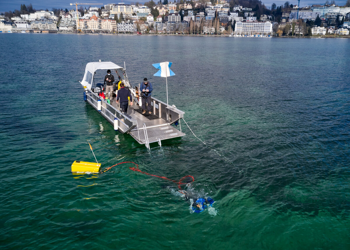 Подводные археологи за работой / Kantonsarchäologie Luzern