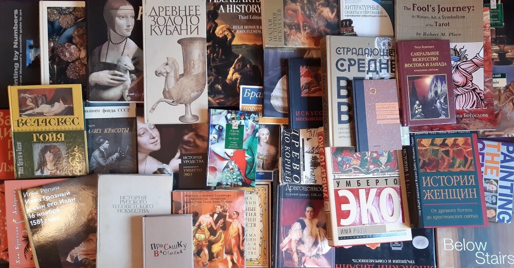 Фото: мое, ближайшая полка по правую руку специально для вас в распластанном виде.