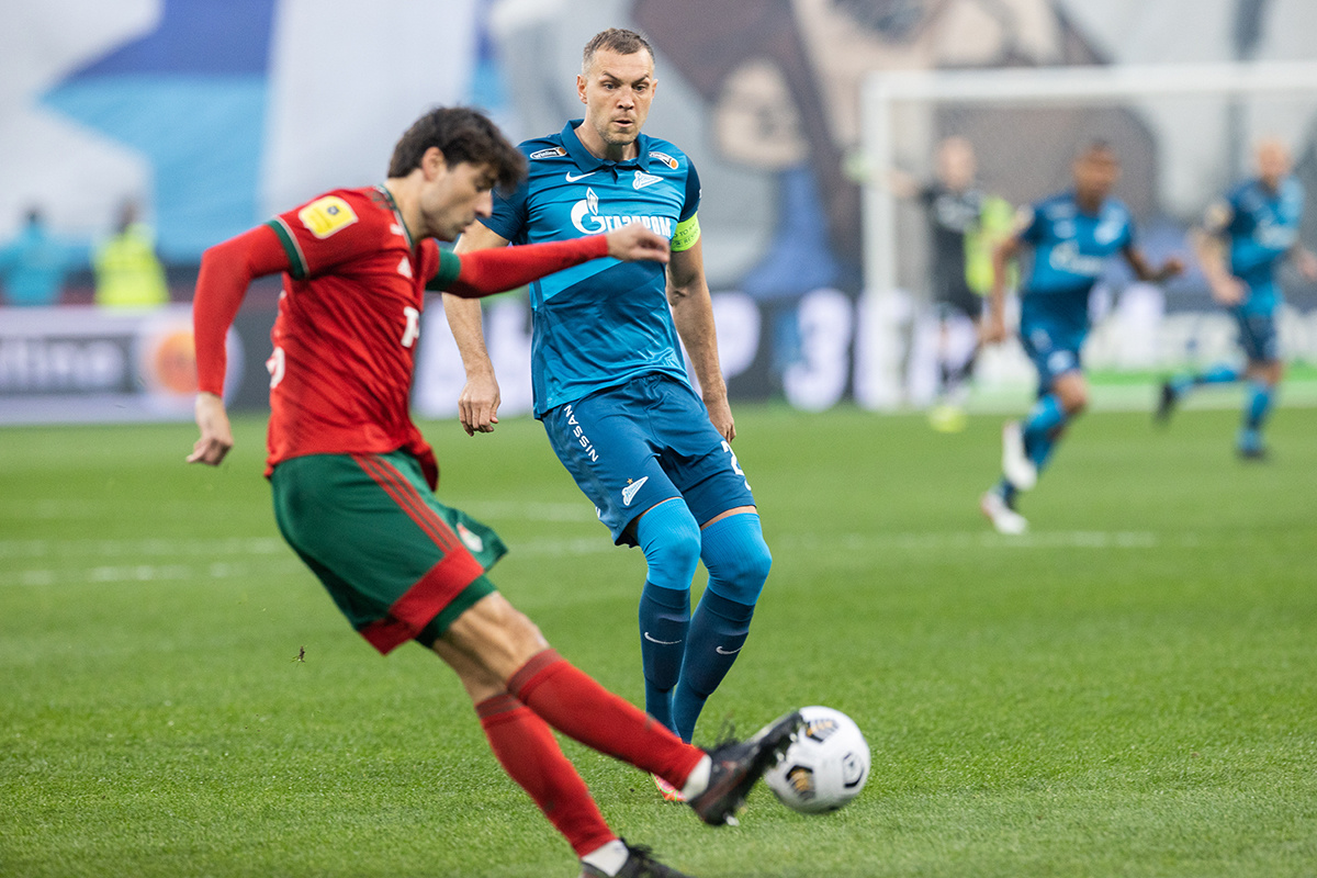 Дзюба всё ещё на футбольном поле.   фото: картинки яндекса. 