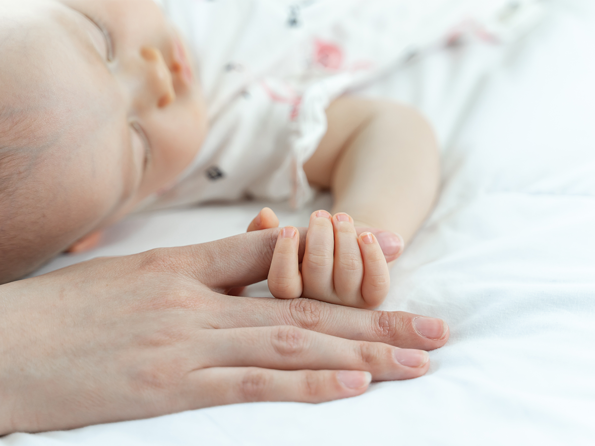 сонник ребенок на руках. сонник ребенок на руках. сонник ребенок на руках. папа с младенцем. сонник ребенок на руках.