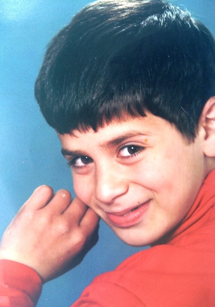 Багратику Дасаниа здесь примерно 5-6 лет