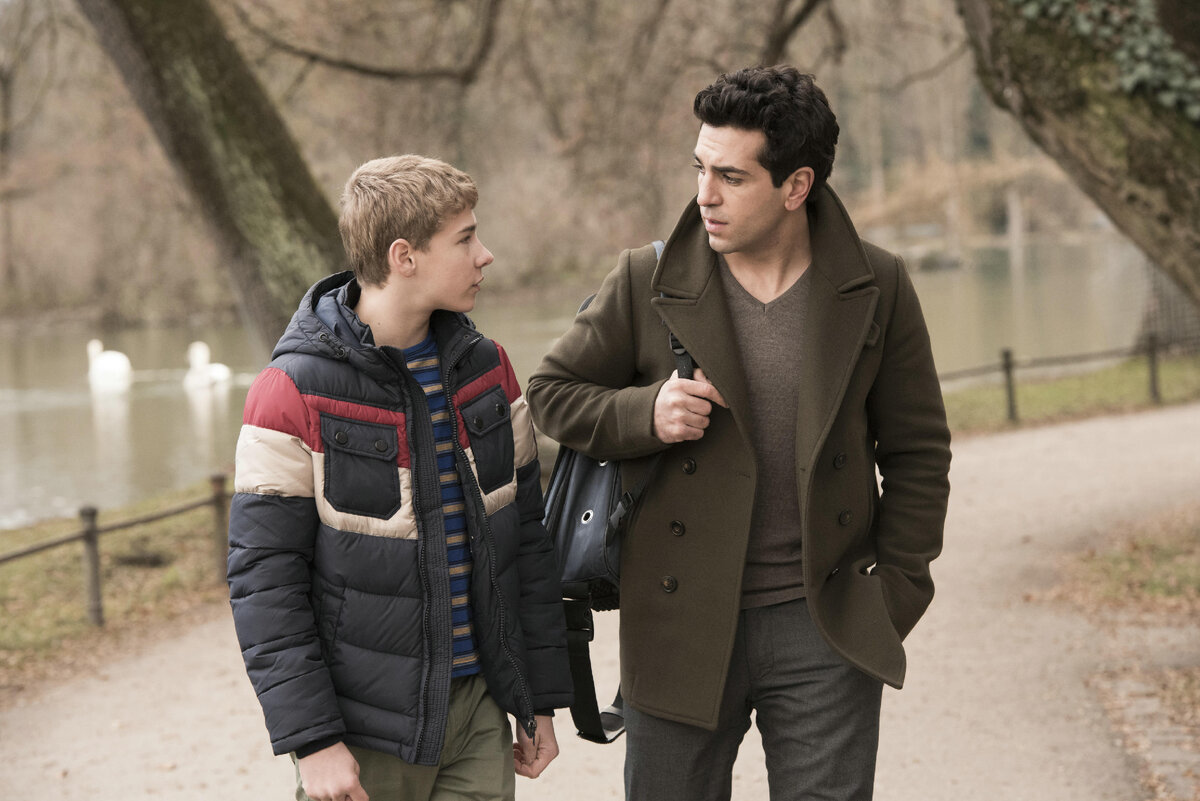 Филипп Шварц и Эллиас Эмбарек исполнили главные роли в фильме.