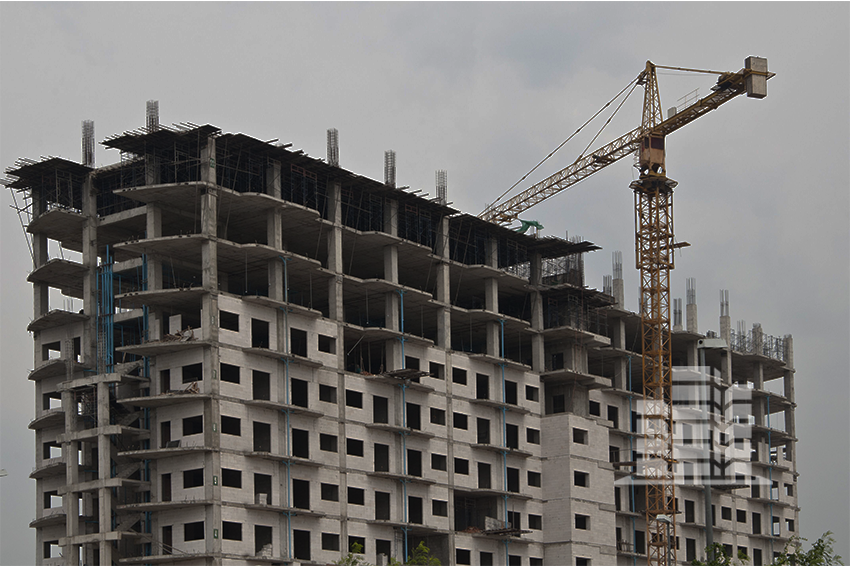 Active construction. Проблемные новостройки. Некачественные новостройки. Unfinished building. ЖК Нарвские высоты фото.