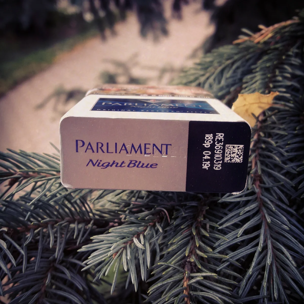 Сигареты найт. Parliament Night Blue. Парламент Найт Блю 2021. Parliament Night Blue 2020. Parliament Night Blue обзор.