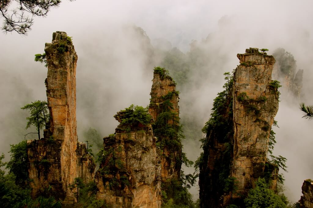 Zhangjiajie водопад в Китае