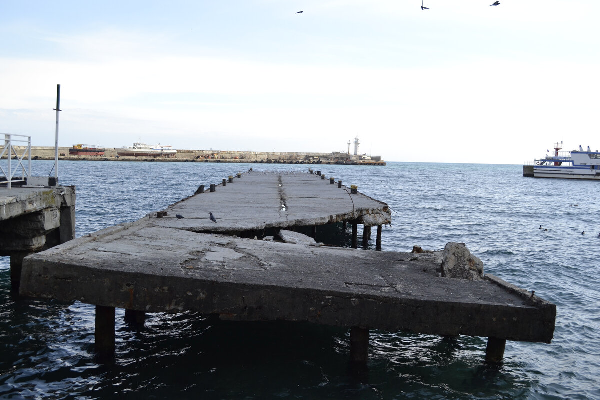 Причал №6 в Ялтинском порту