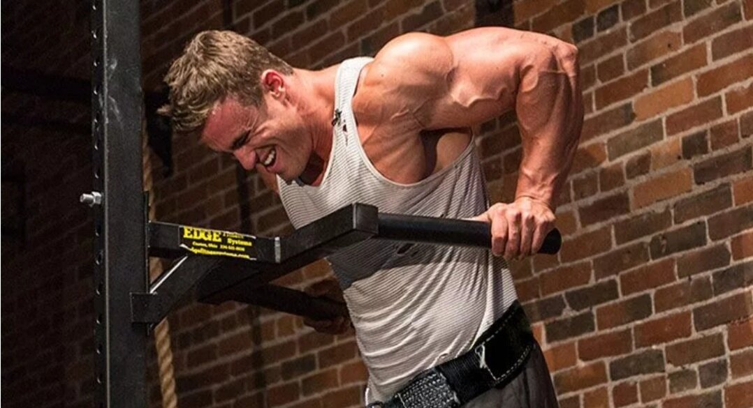 Угол, до которого стоит опускаться при отжимании.