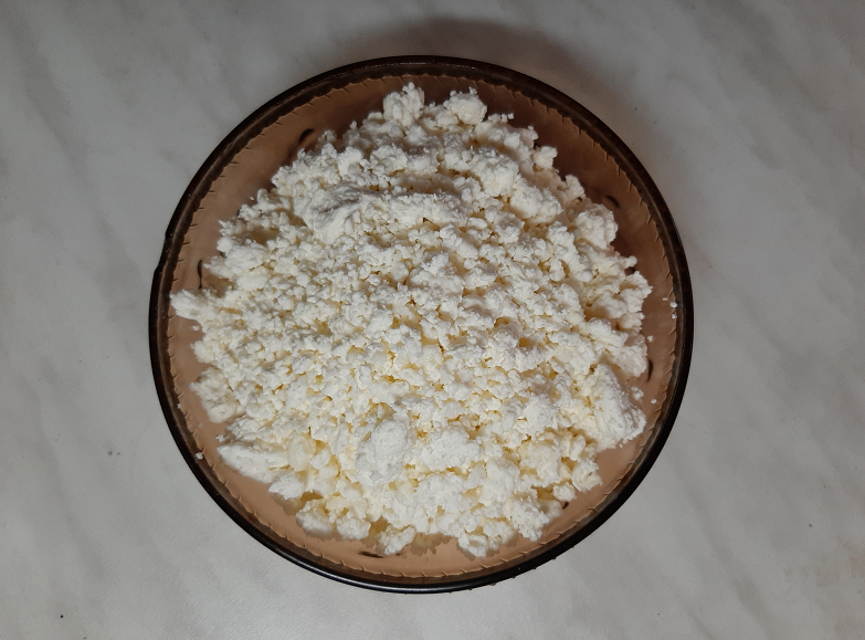 Вот такой творог у меня получился кислотным методом из фермерского молока