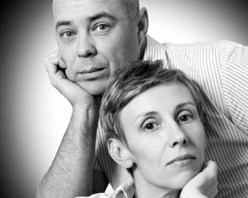 Екі қолмен қатты анальді жұлдыру