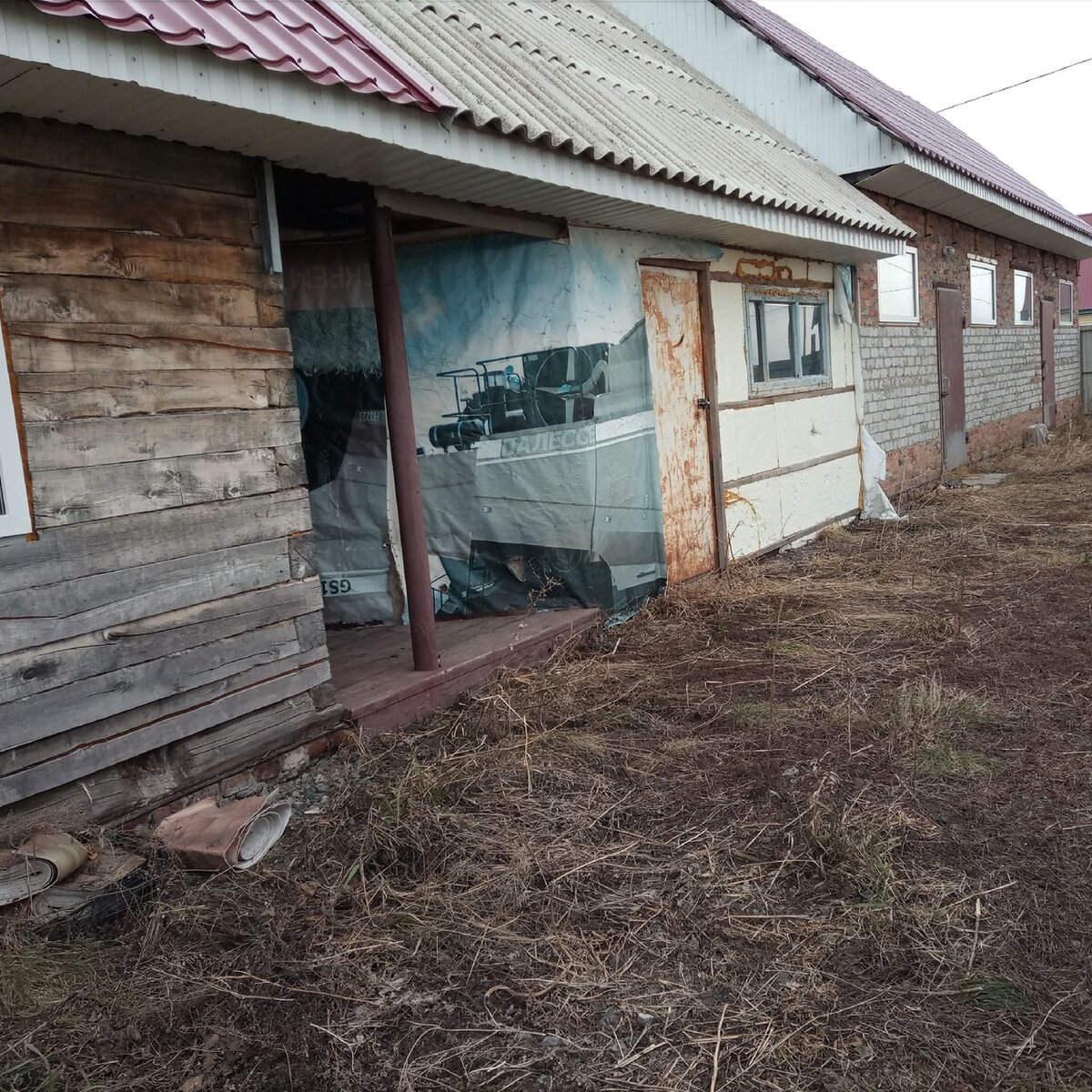 Баня, курятник и гараж