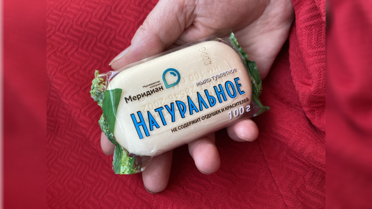 Моя подруга умывается мылом, но я считаю, что от этого могут быть грустные последствия. Расскажу какие0